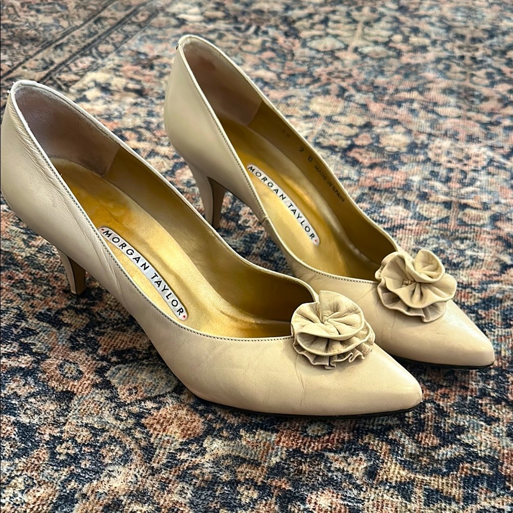 Morgan Taylor vintage Cream Heels with Rosette Embellishment, size 9